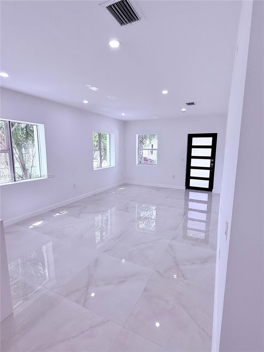 1160 NW 37th St 0