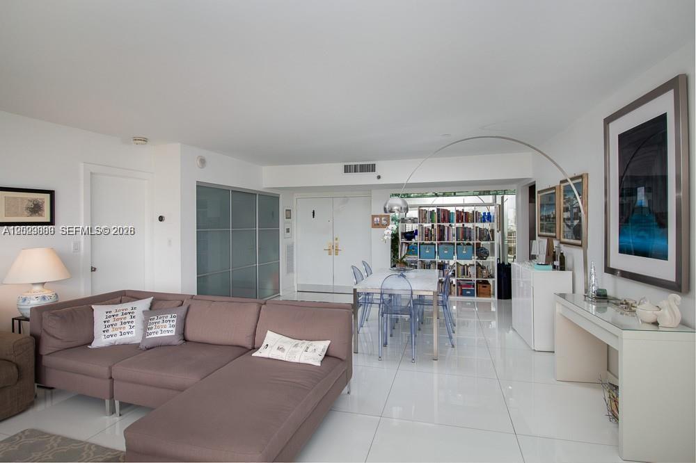 9 Island Ave 1111