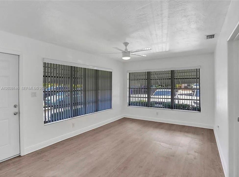 HOLLYWOOD LITTLE RANCHES - Residential