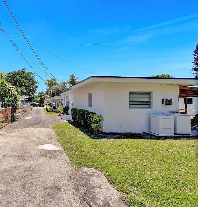 HOLLYWOOD LITTLE RANCHES - Residential