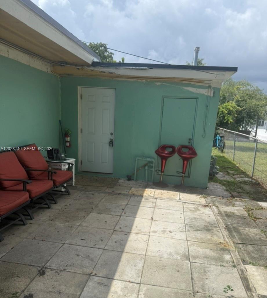 HOLLYWOOD LITTLE RANCHES - Residential