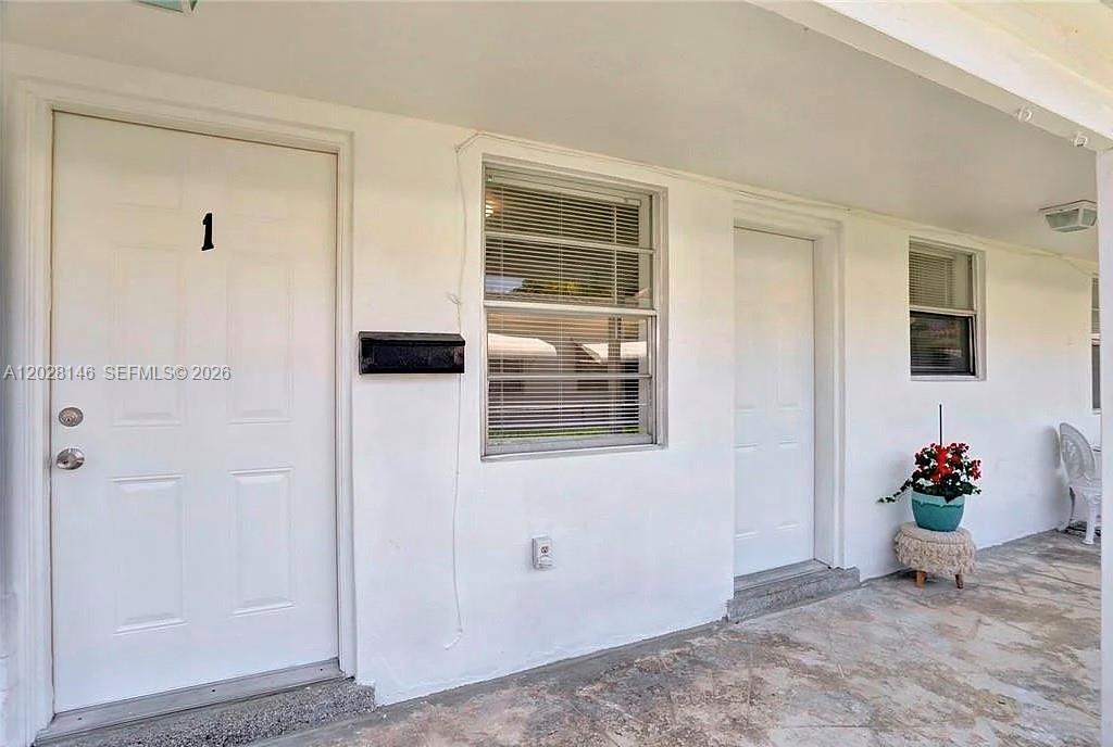 HOLLYWOOD LITTLE RANCHES - Residential