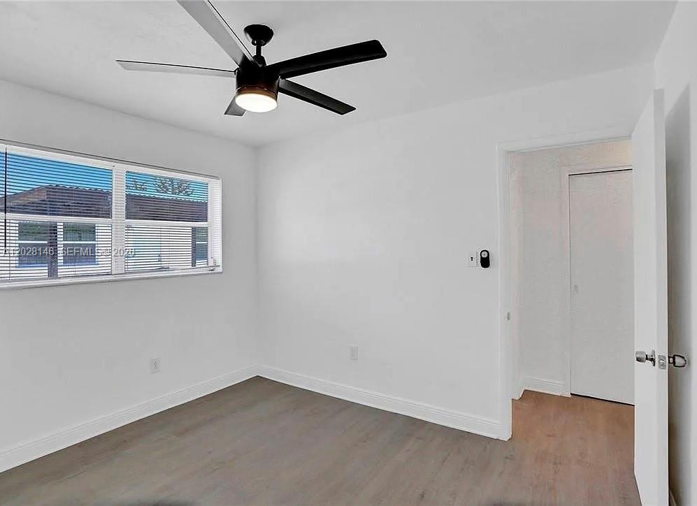 HOLLYWOOD LITTLE RANCHES - Residential