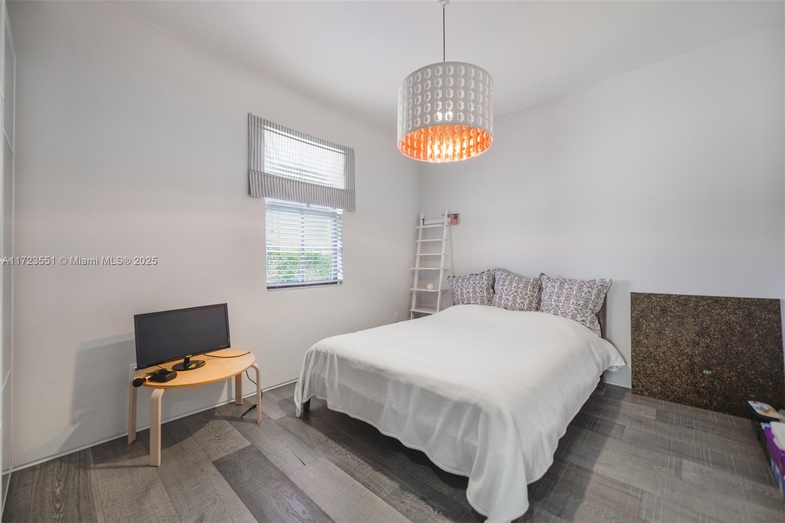 CHAMPION LAKES - Residential