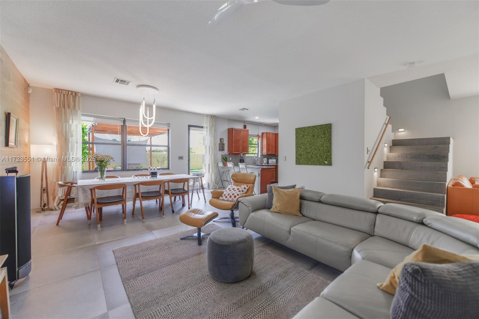 CHAMPION LAKES - Residential