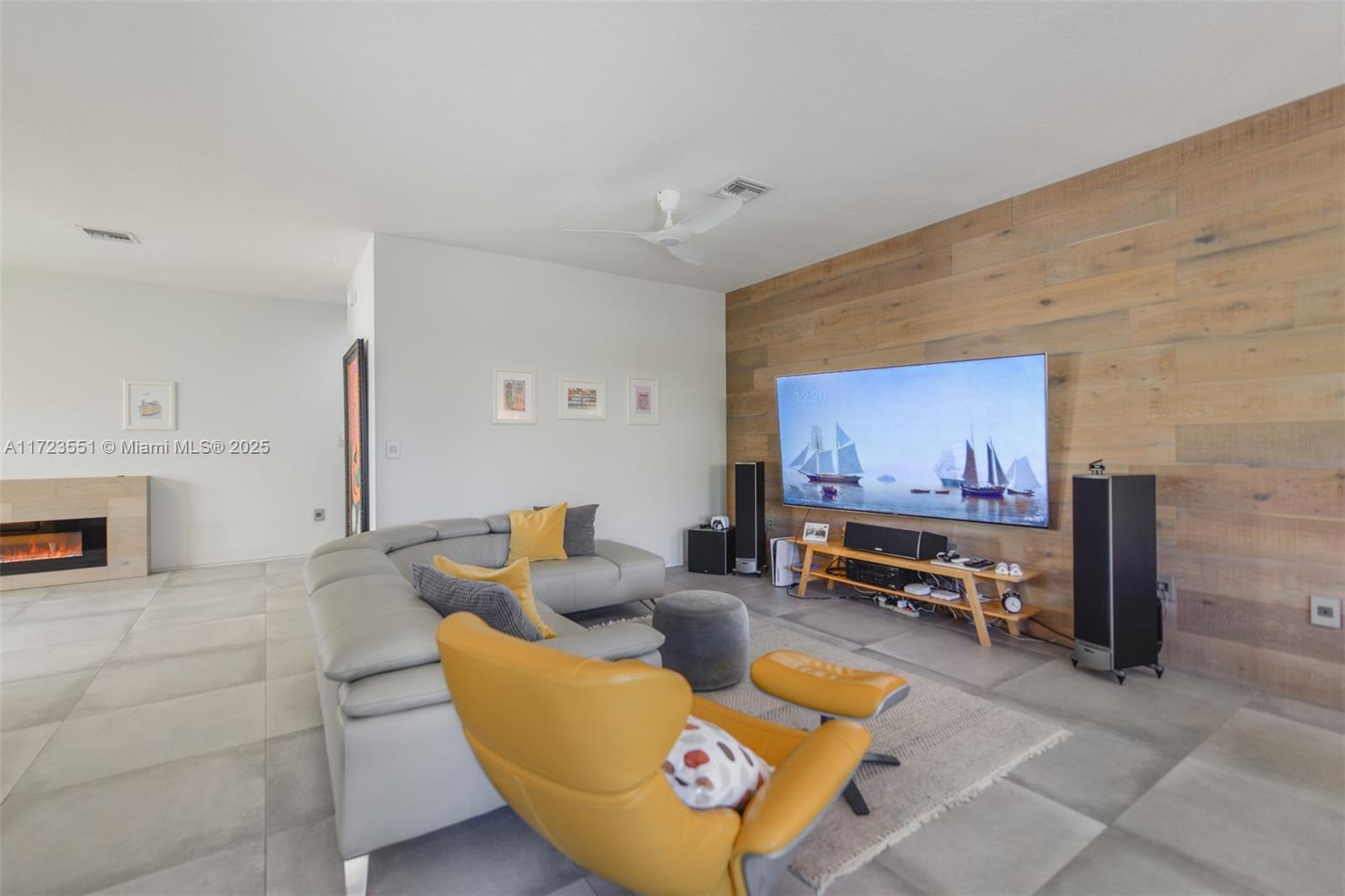 CHAMPION LAKES - Residential