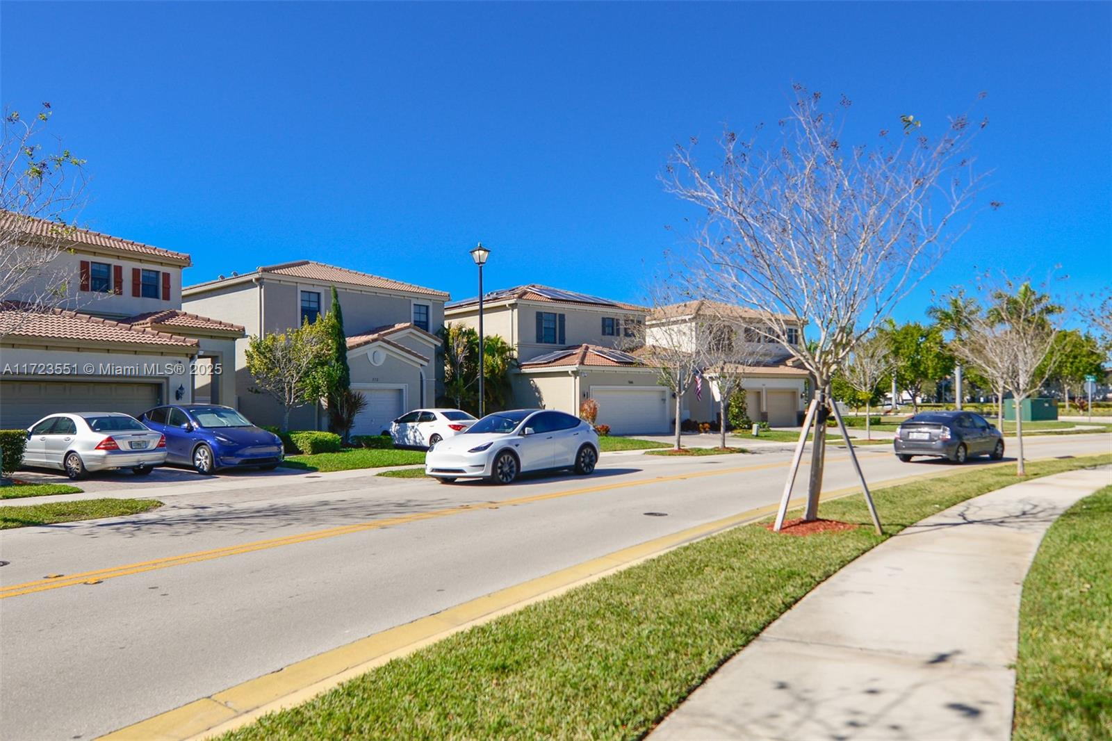 CHAMPION LAKES - Residential