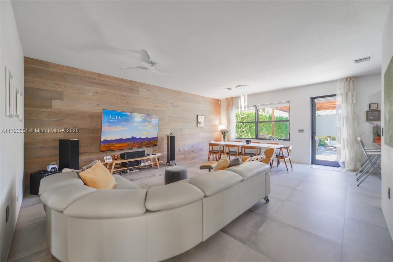 CHAMPION LAKES - Residential