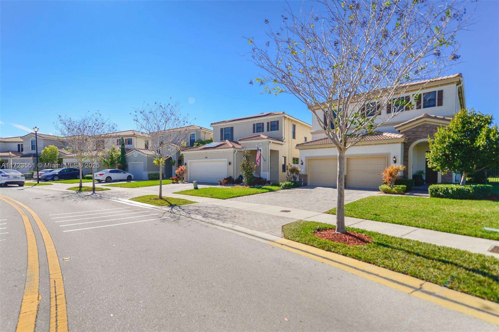 CHAMPION LAKES - Residential