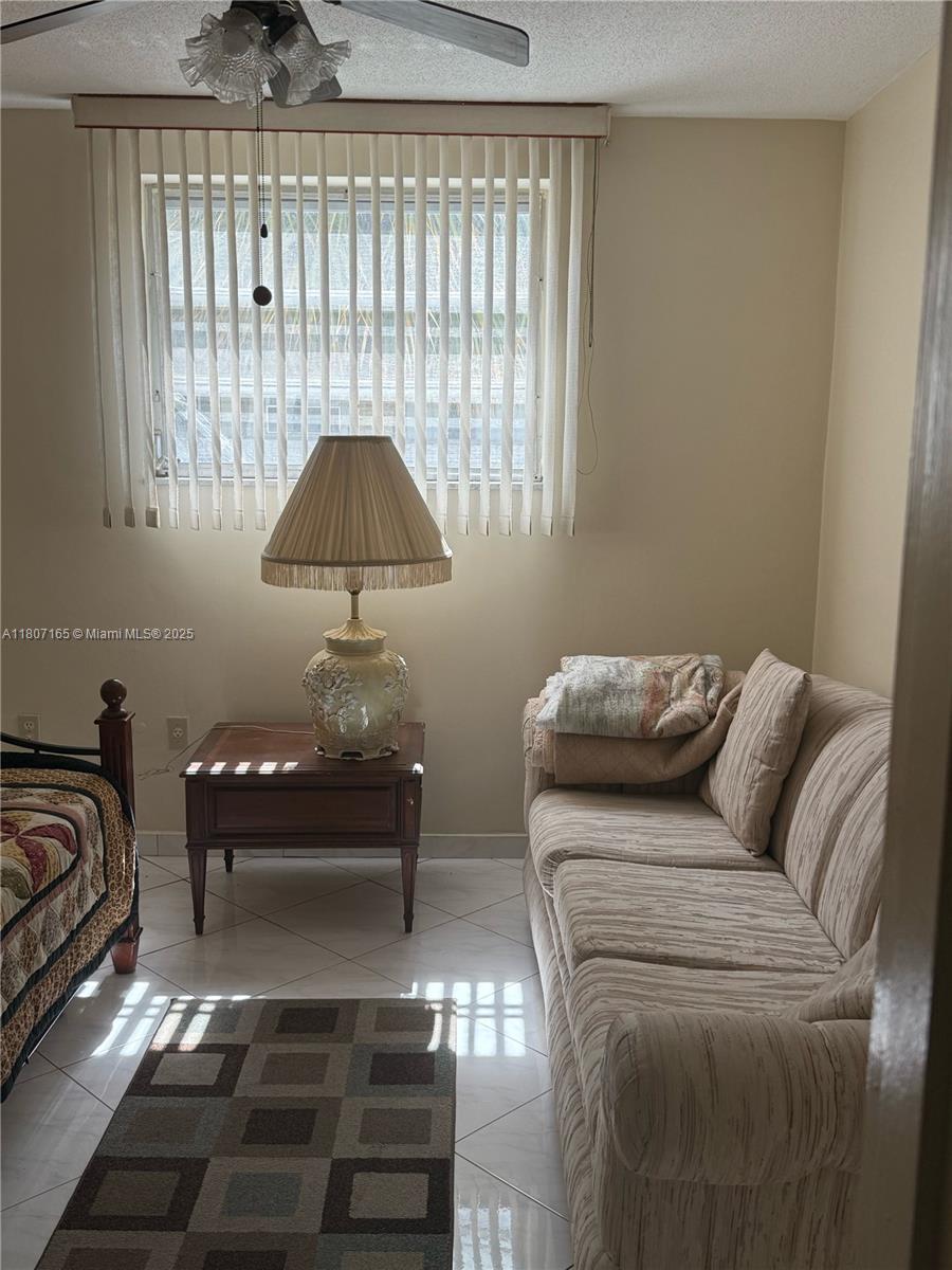 MAR-LEN GARDENS NO 10 COR - Residential