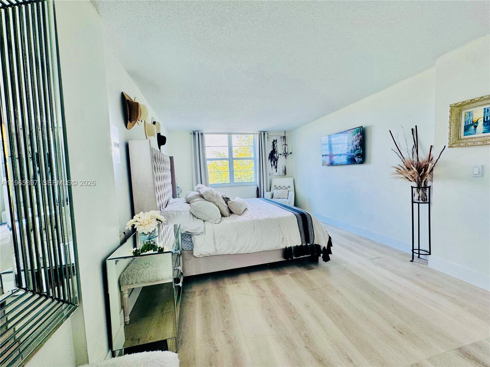 IMPERIAL POINT CONDO - Residential