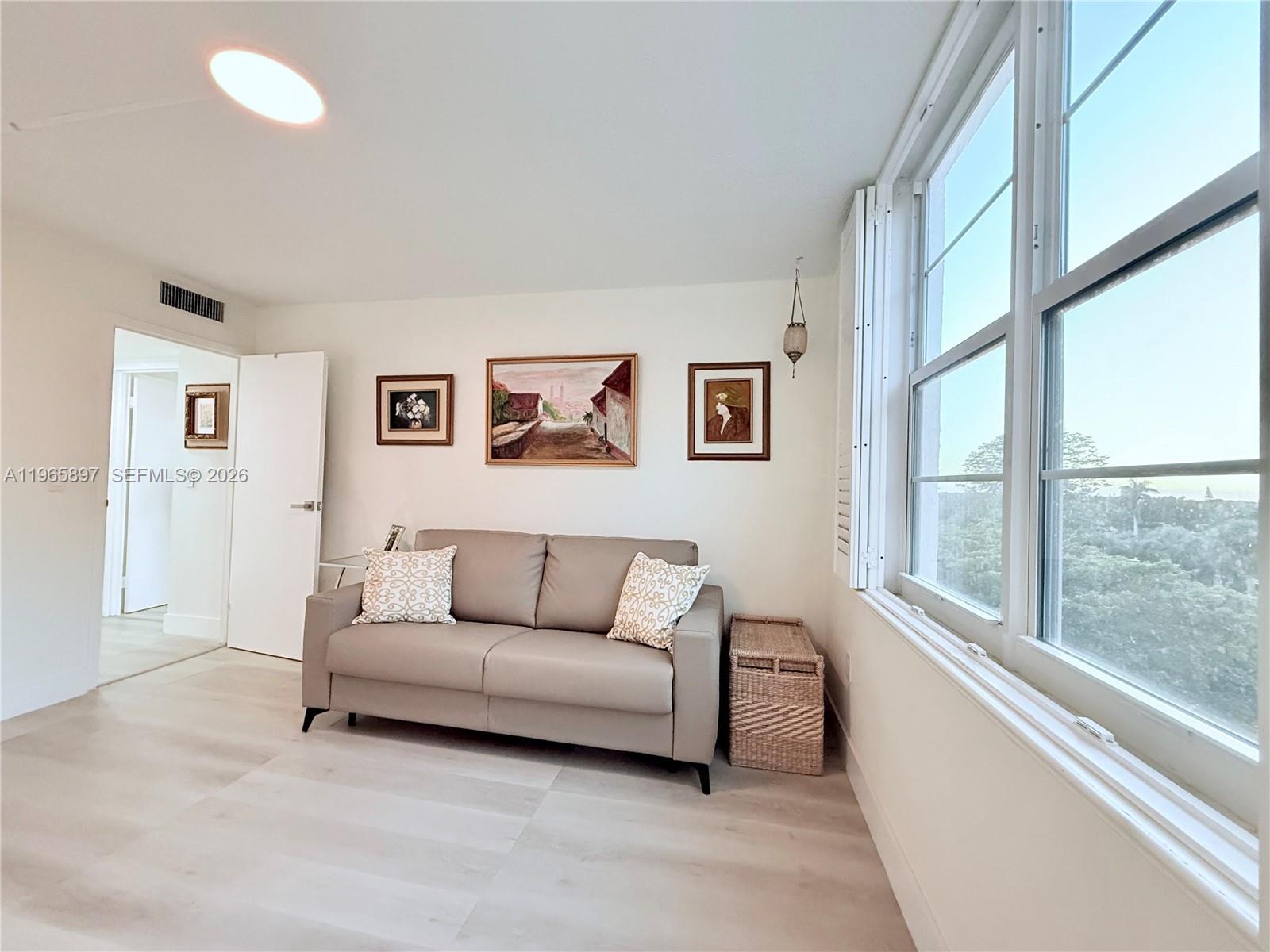 IMPERIAL POINT CONDO - Residential