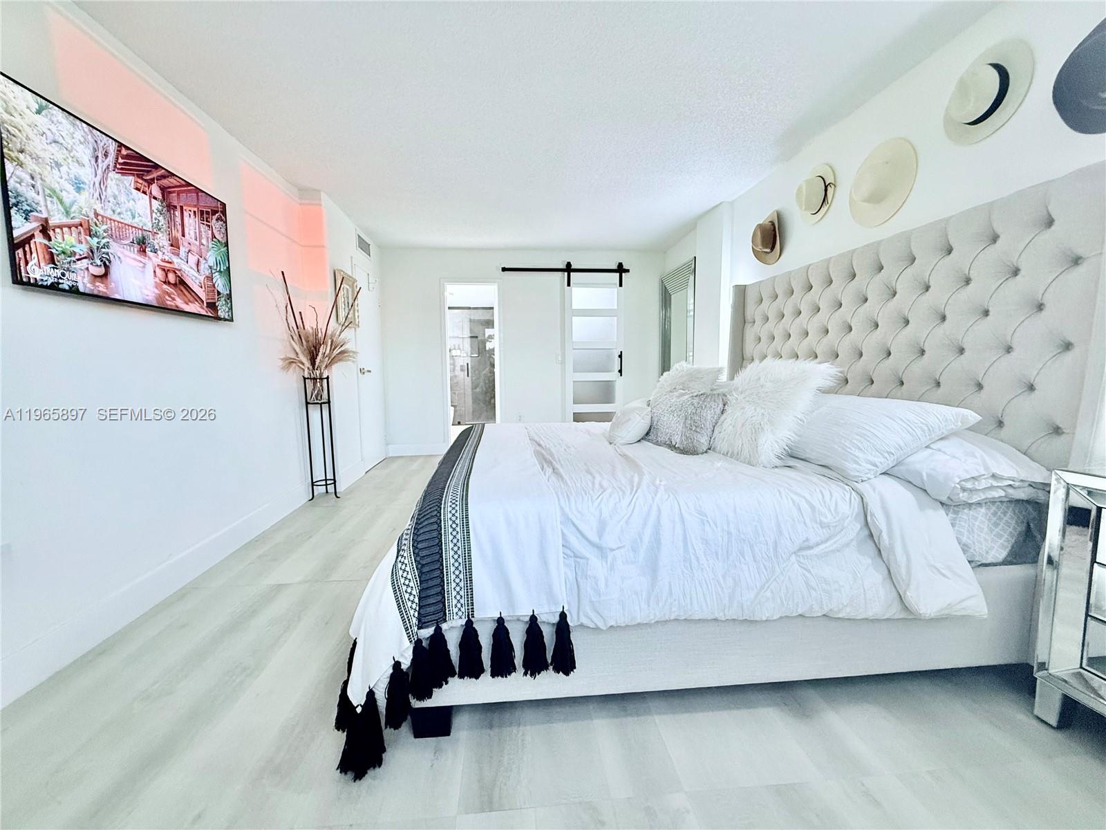 IMPERIAL POINT CONDO - Residential