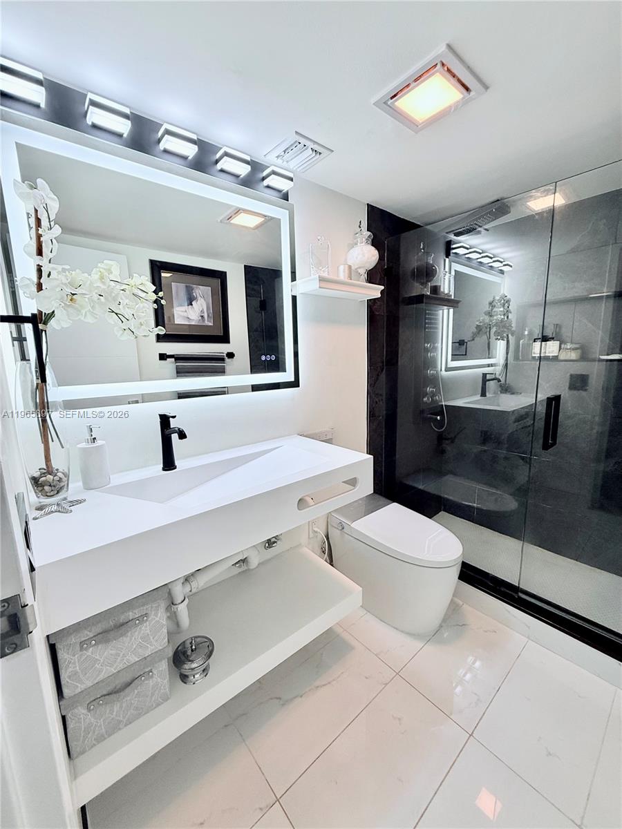 IMPERIAL POINT CONDO - Residential