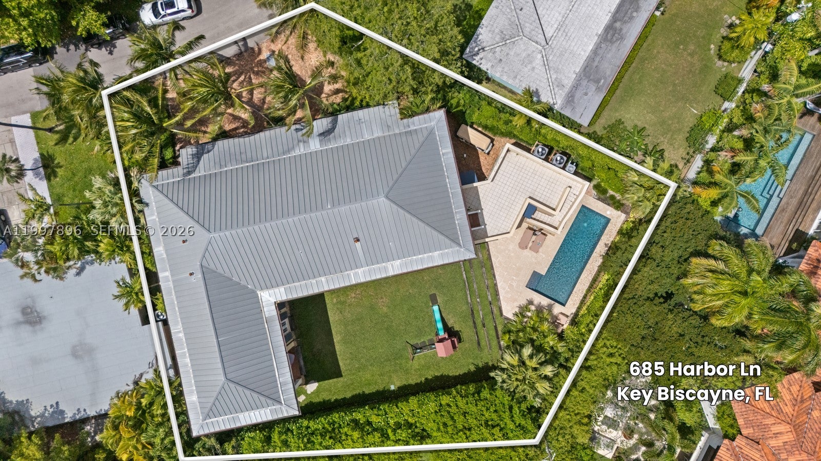 685 Harbor Ln