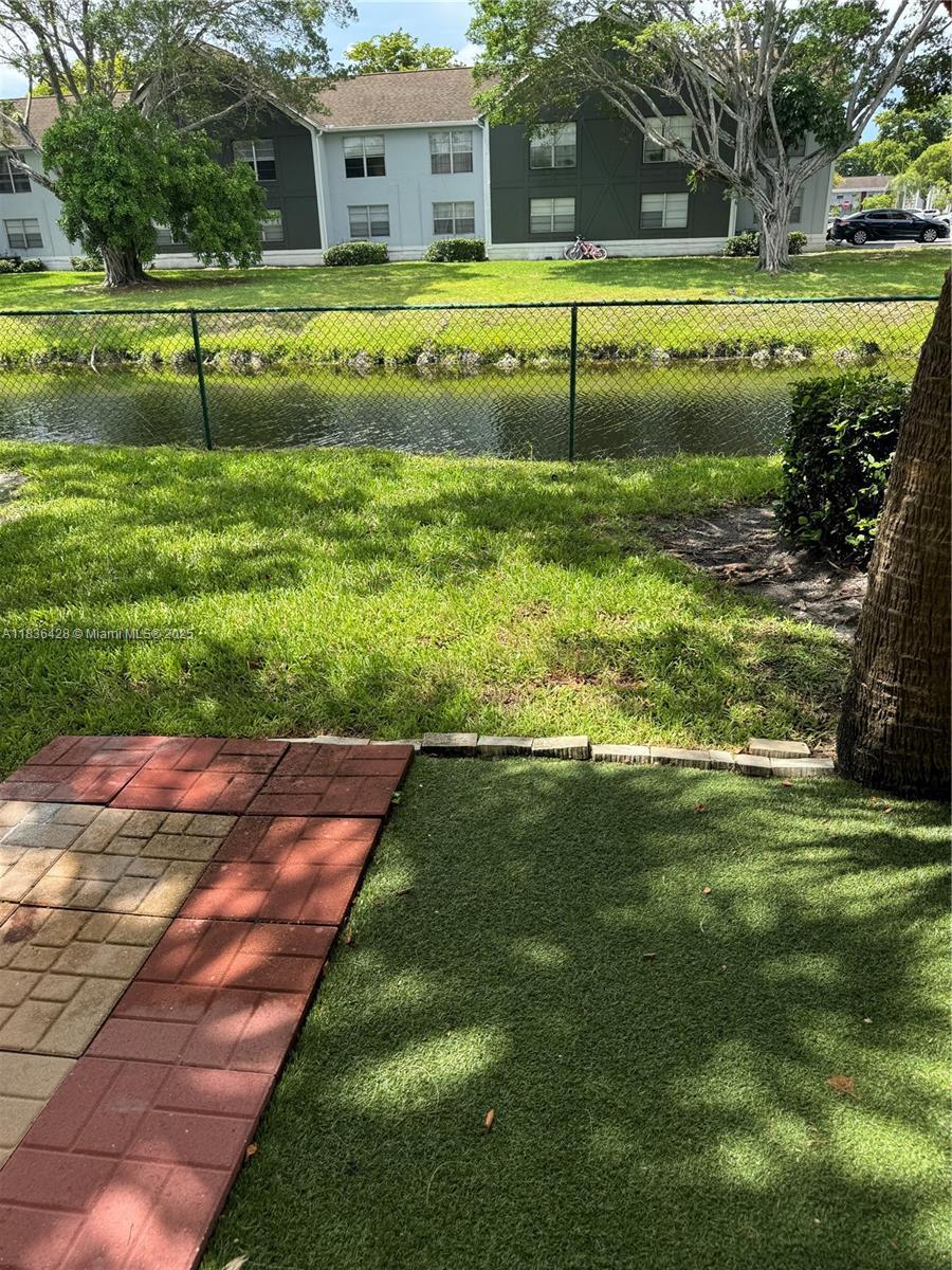 7900 NW 6th St 102, Pembroke Pines, FL, 33024/$315,000 4 7900 NW 6th St 102