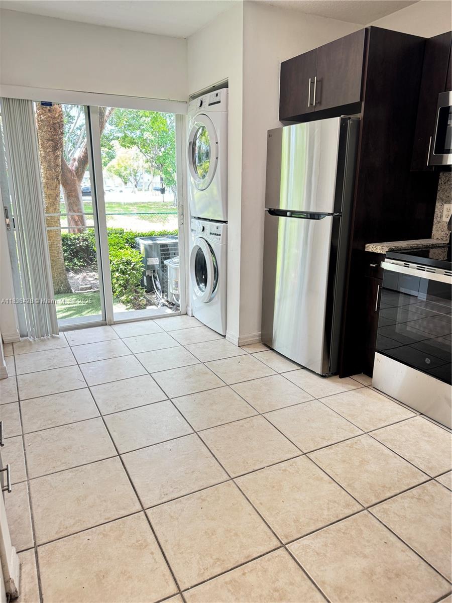 BEAUTIFUL AND REMODELED 2 BED 2 BATH, FEATURES BRAND NEW BATHROOMS AND FLOORS, ALL NEW STAINLESS STEEL KITCHEN APPLIANCES INCLUDING NEW AND TOP OF THE LINE WASHER AND DRYER!! NICE KITCHEN CABINETS AND GRANITE COUNTERTOP, ENJOY A NICE BACKYARD OVERLOOKING TO A CANAL PERFECT FOR RELAXING AND ENTERTAINING. CENTRALLY LOCATED NEAR MAJOR HIGHWAYS, SHOPPING CENTERS AND DINING OPTIONS!!EASY TO SHOW!!