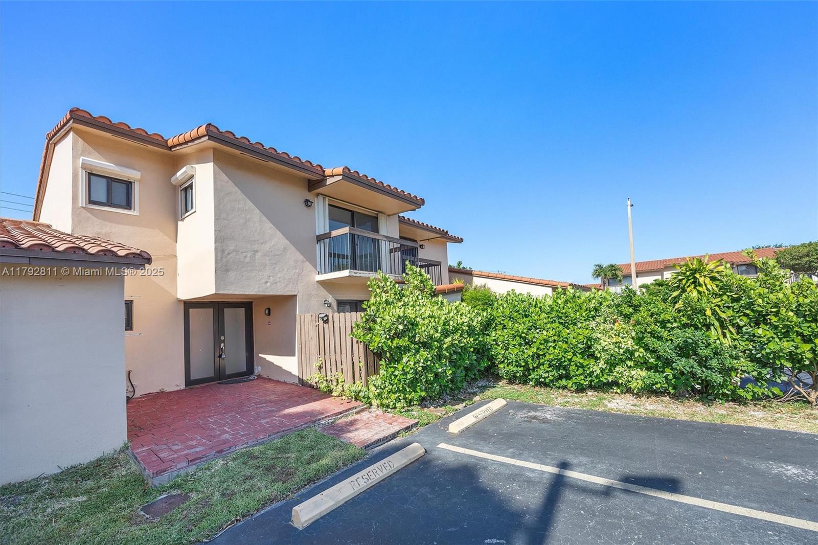 Rental Property at 3809 Sw 82nd Ave V-21, Miami, Broward County, Florida - Bedrooms: 3 
Bathrooms: 3  - $3,200 MO.