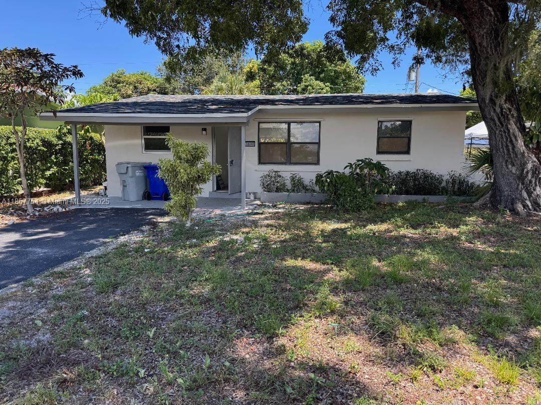 This 3 bedroom house has new kitchen, bath, room, instant heat and much more, house is ready to sell
-- the house is over 1000 sg ft