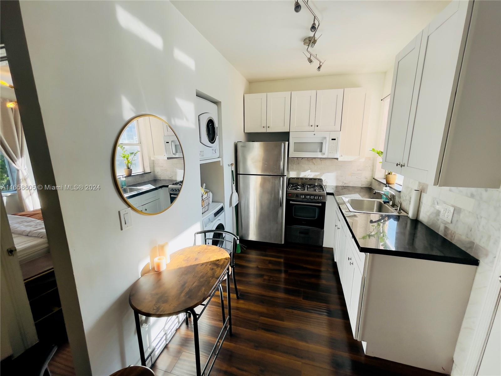 SEVILLA CONDO - Residential