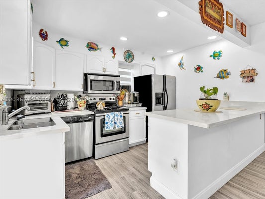 3483 SW 52ND AVE, PEMBROKE PARK, FL 33023 - Image b3e28ff4ff02efc325b072a3a55d07ae/2052031914