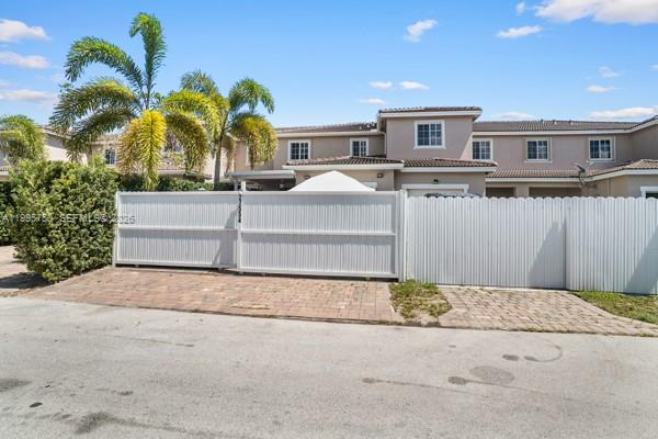 MANDARIN LAKES - Residential