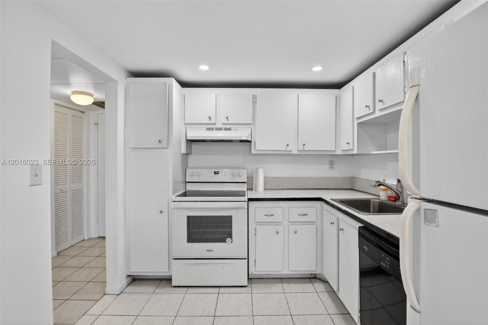 WATERGATE CONDOMINIUM NO - Residential