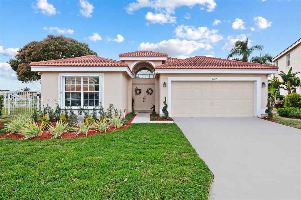Photo of 7279 Norwich Ln, Boynton Beach, FL 33436 (MLS # A11728332)