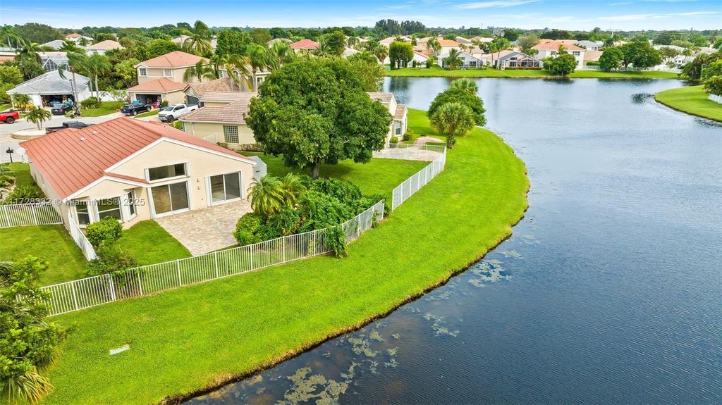 Photo of 7279 Norwich Ln, Boynton Beach, FL 33436 (MLS # A11728332)