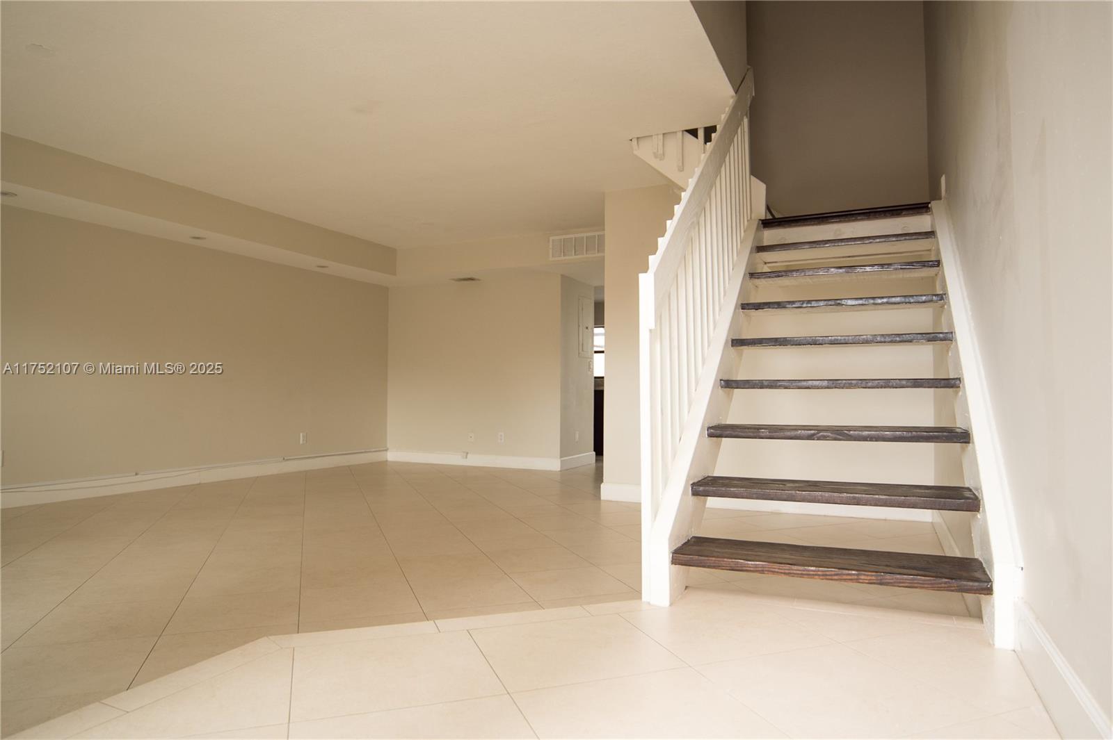 PEMBROKE LAKES SECTION SE - Residential