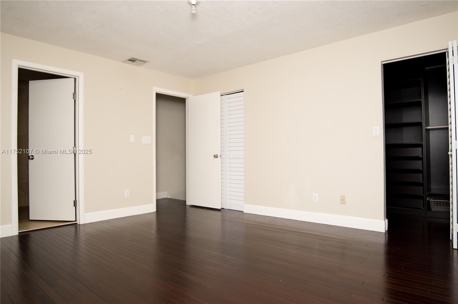 PEMBROKE LAKES SECTION SE - Residential