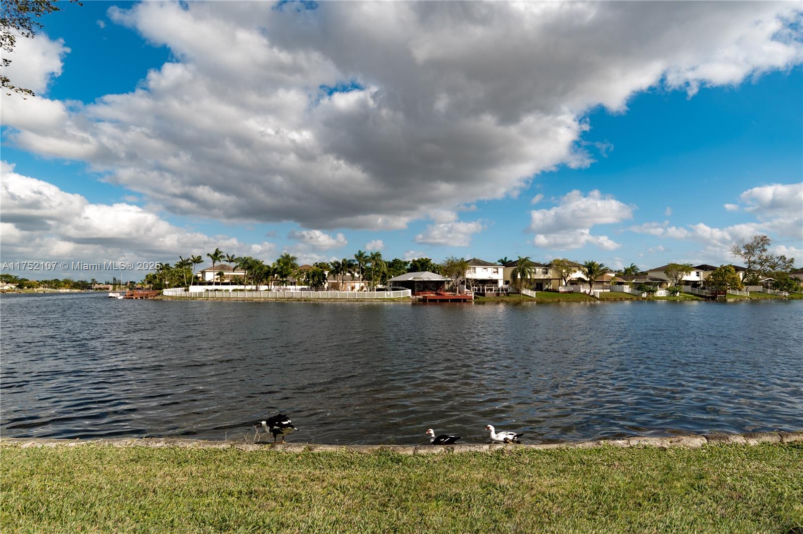 PEMBROKE LAKES SECTION SE - Residential