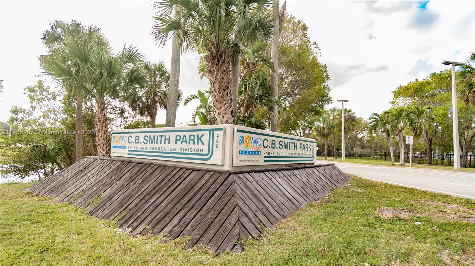PEMBROKE LAKES SECTION SE - Residential