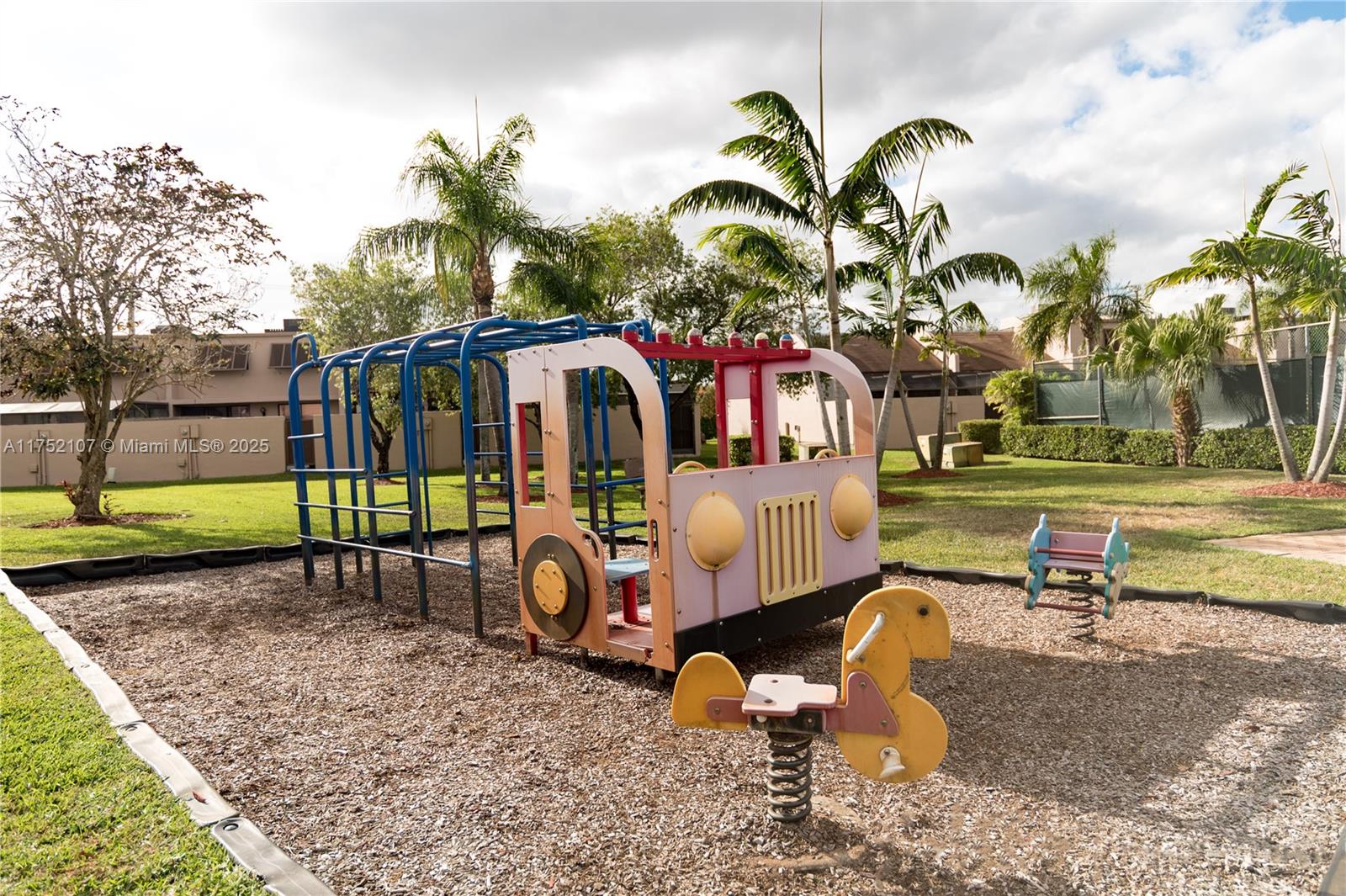 PEMBROKE LAKES SECTION SE - Residential