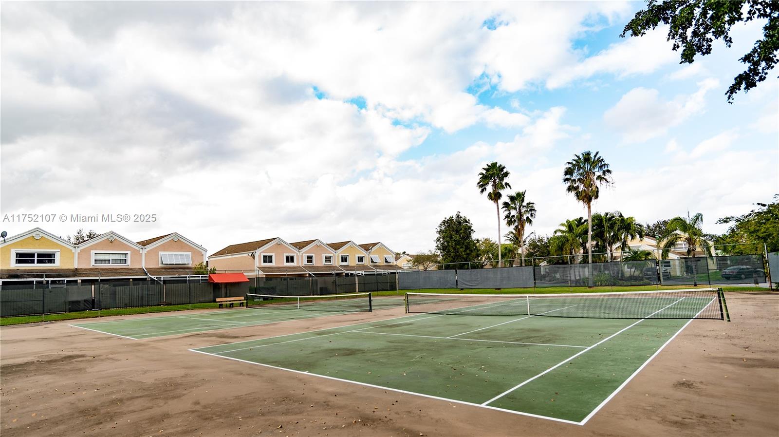 PEMBROKE LAKES SECTION SE - Residential
