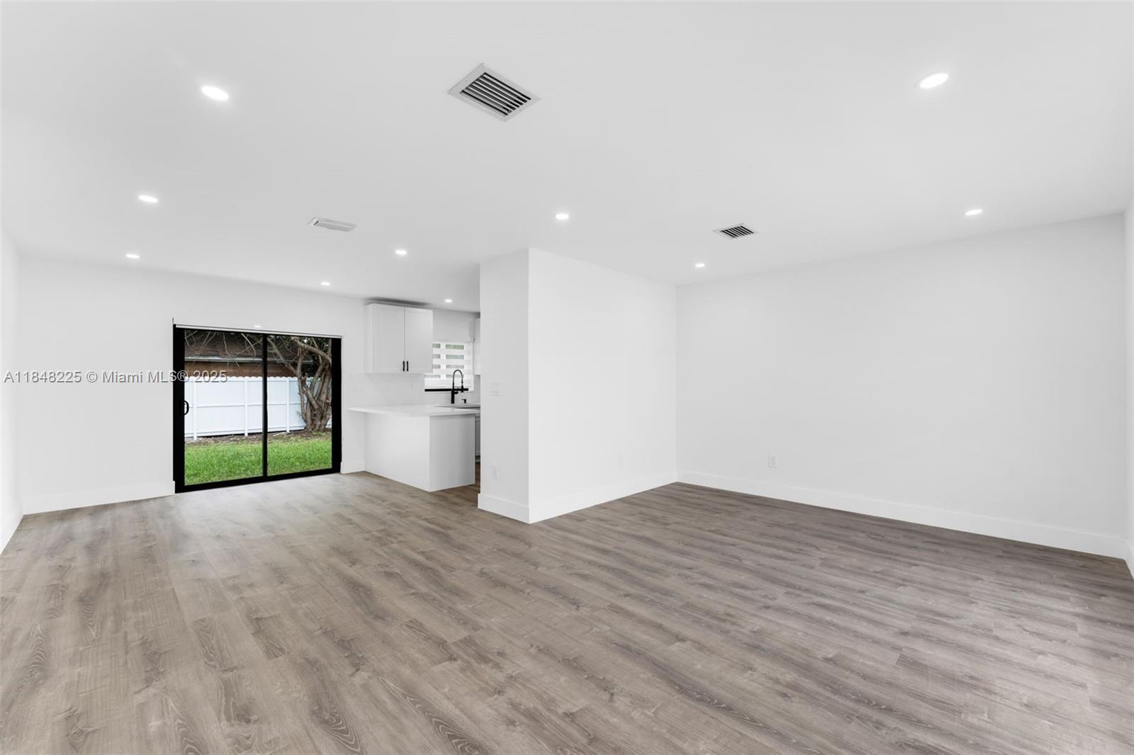 15404 SW 104th Ave, Miami, FL, 33157/$599,900 3 15404 SW 104th Ave