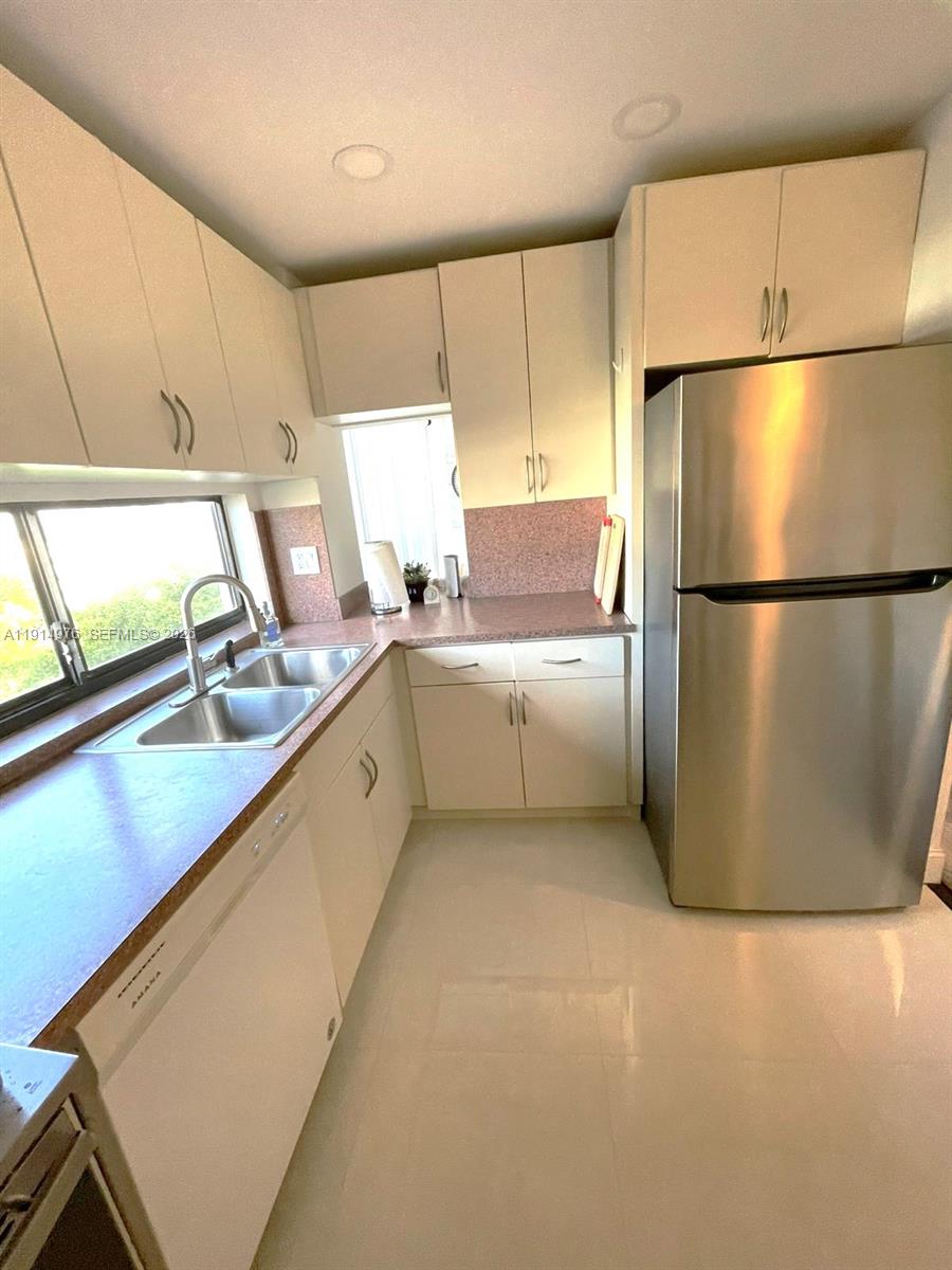 PLAZA OF AMERICAS CONDO P - Residential