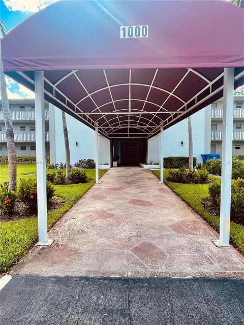 Photo of 1000 Hillcrest Ct #111, Hollywood, FL 33021 (MLS # A11856764)
