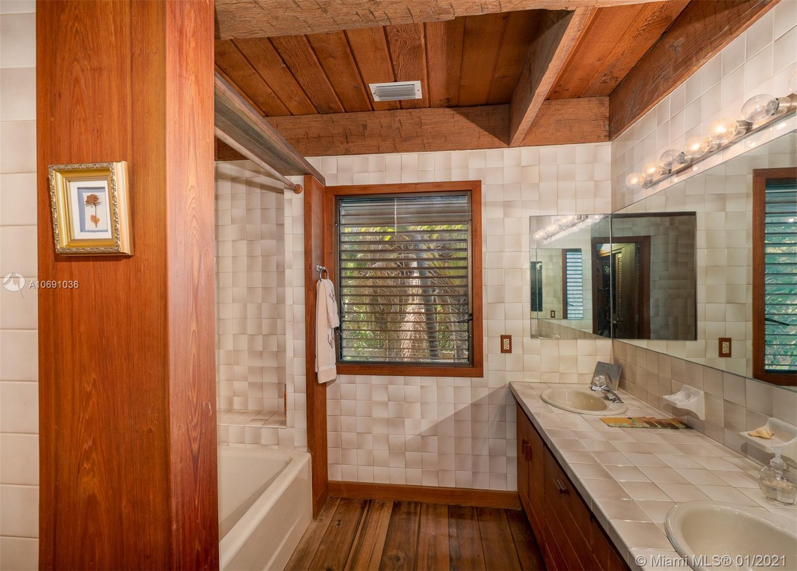 MASHTA ISLAND A REPLAT OF - Residential