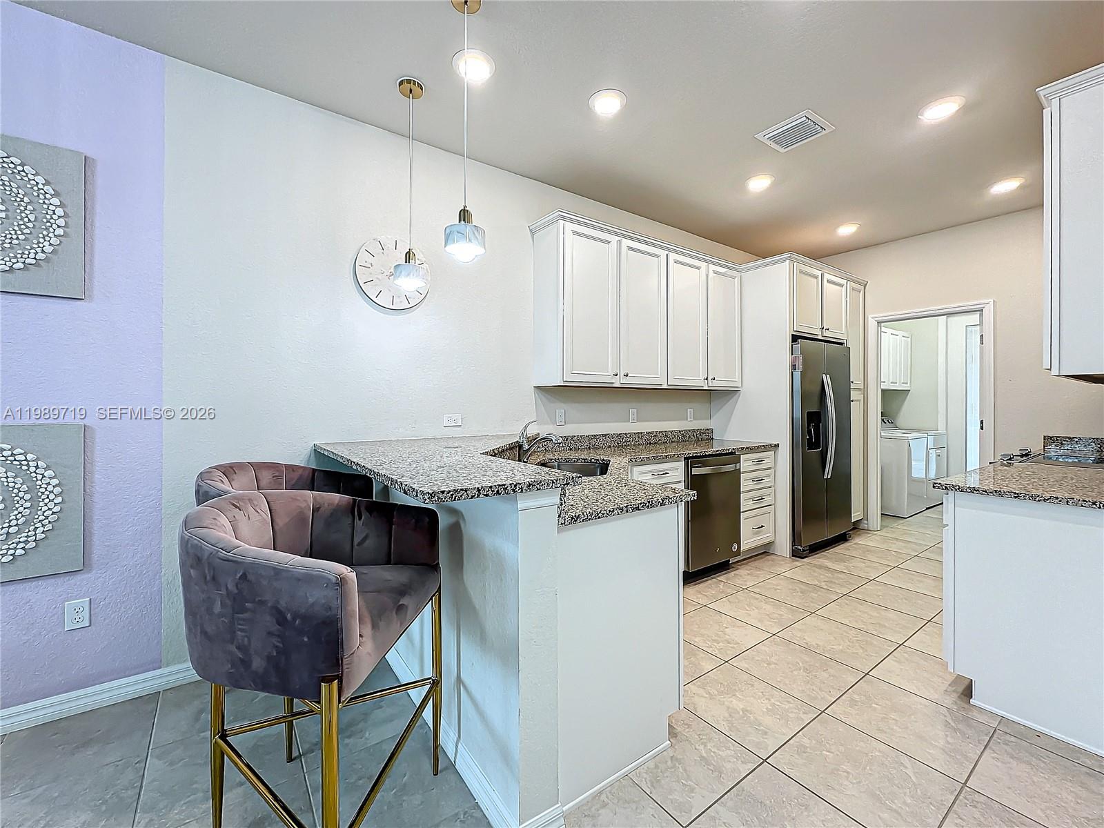 HILLCREST COUNTRY CLUB SO - Residential Lease