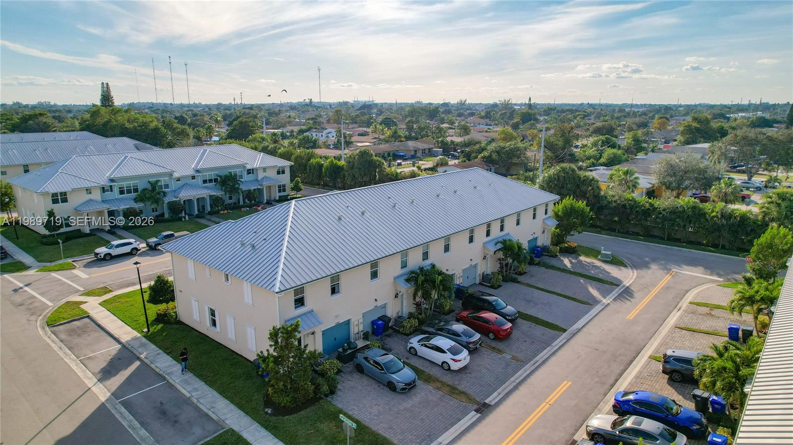 HILLCREST COUNTRY CLUB SO - Residential Lease