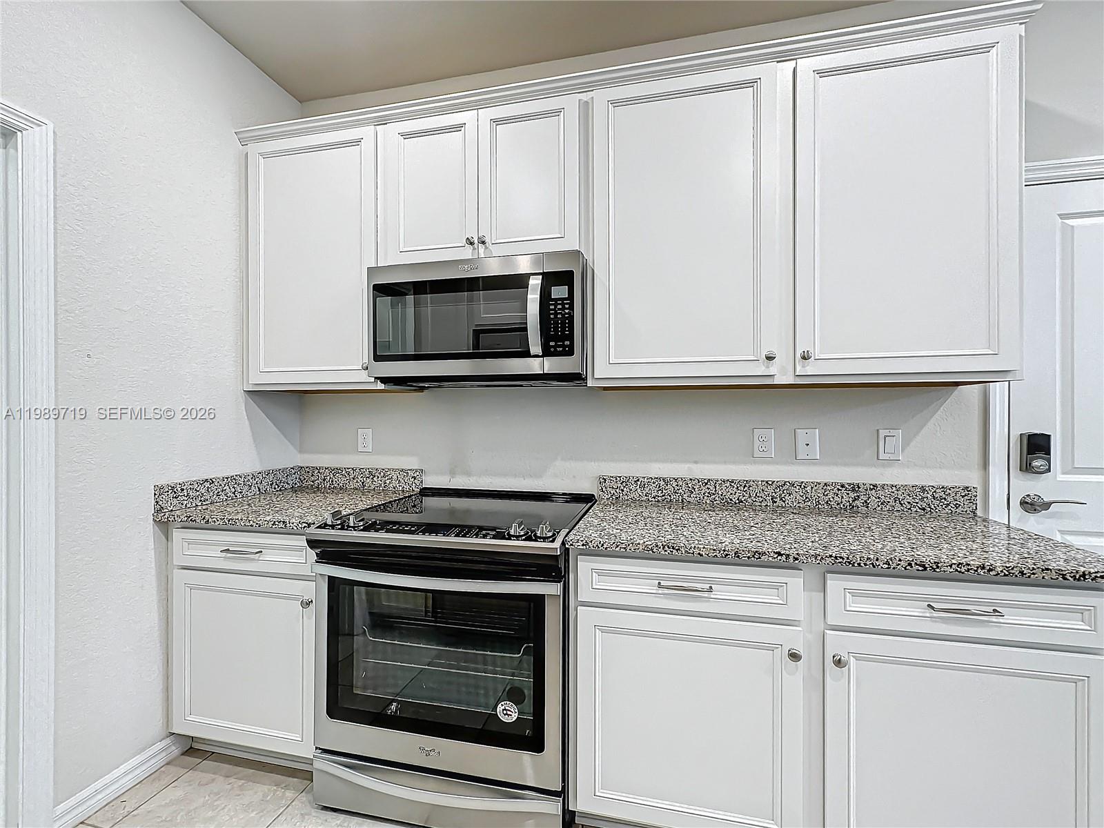 HILLCREST COUNTRY CLUB SO - Residential Lease