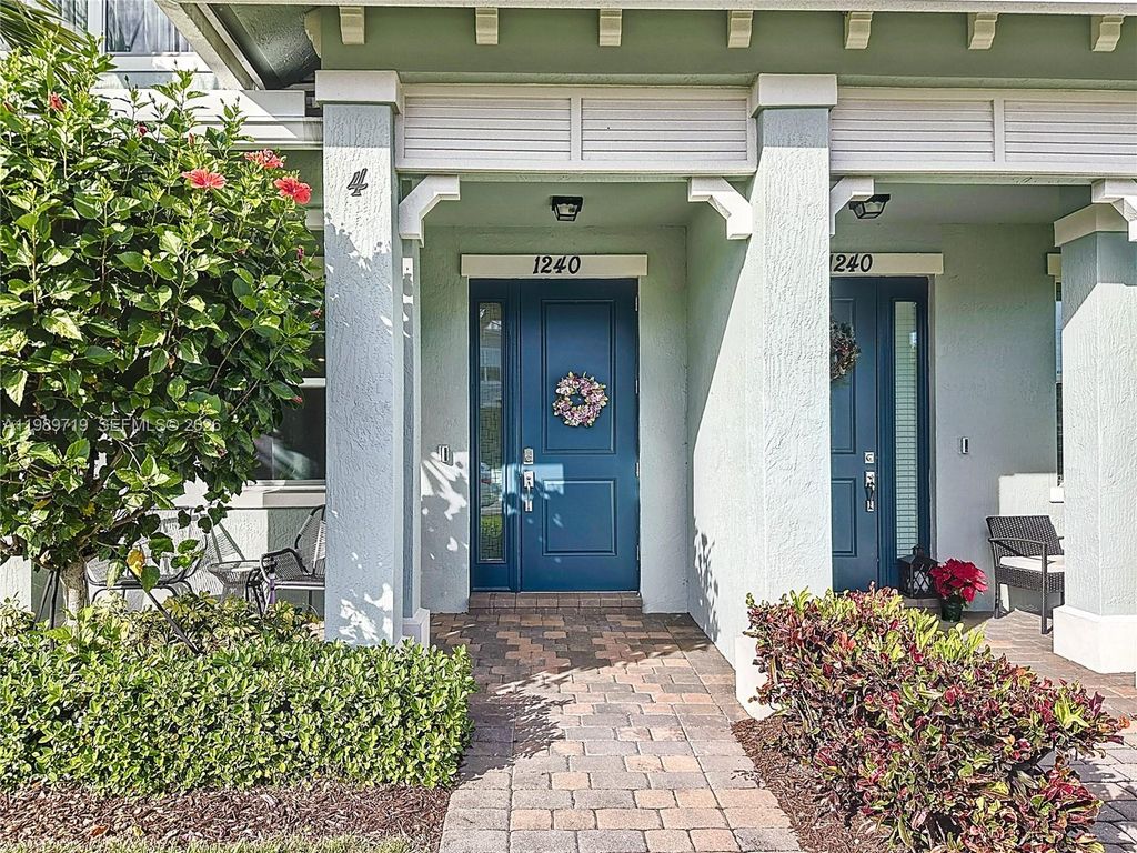 Photo of 1240 Eucalyptus Dr #4, Hollywood, FL 33021 (MLS # A11989719)