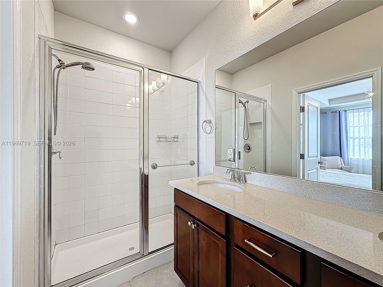 HILLCREST COUNTRY CLUB SO - Residential Lease