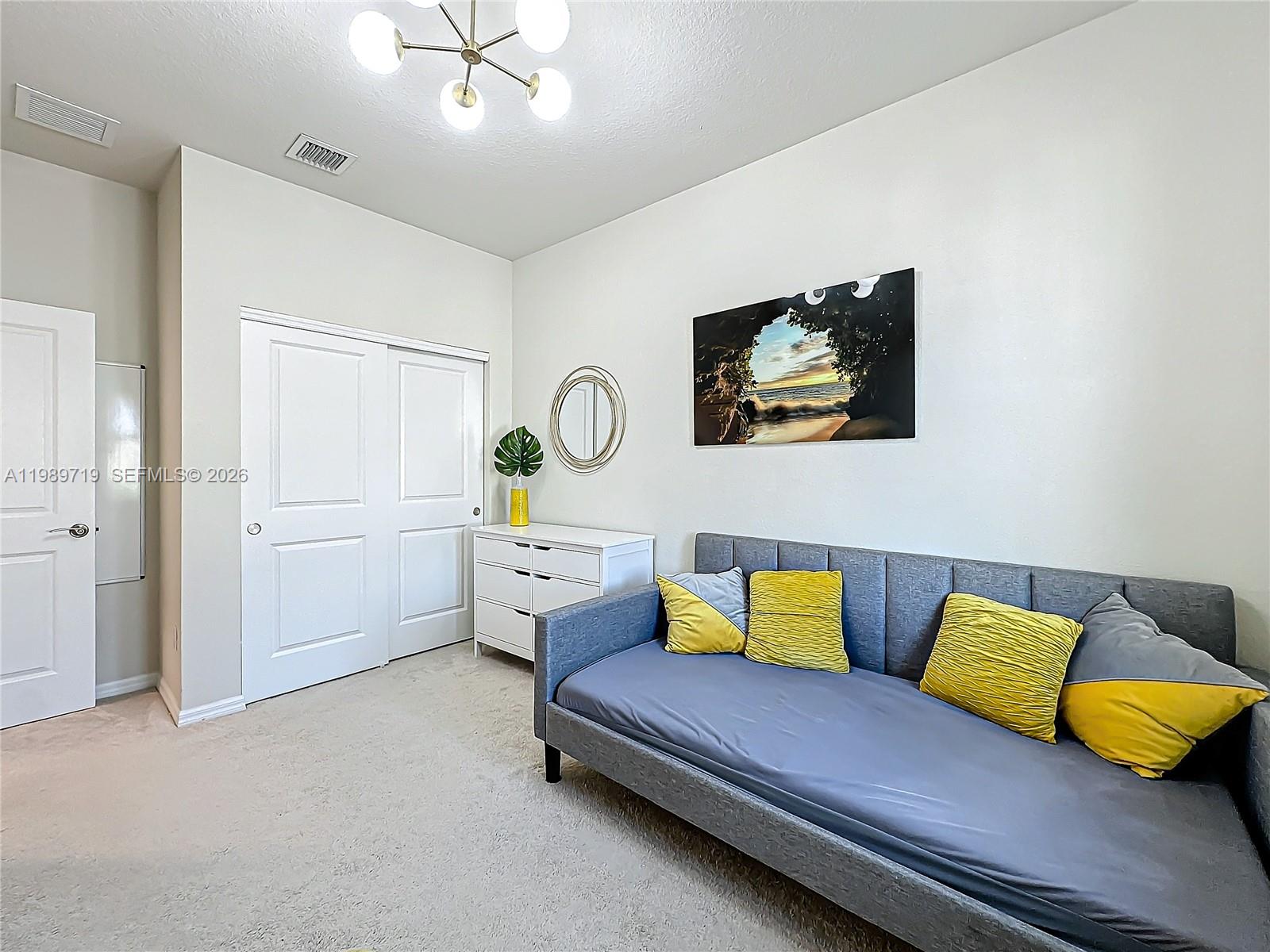 HILLCREST COUNTRY CLUB SO - Residential Lease