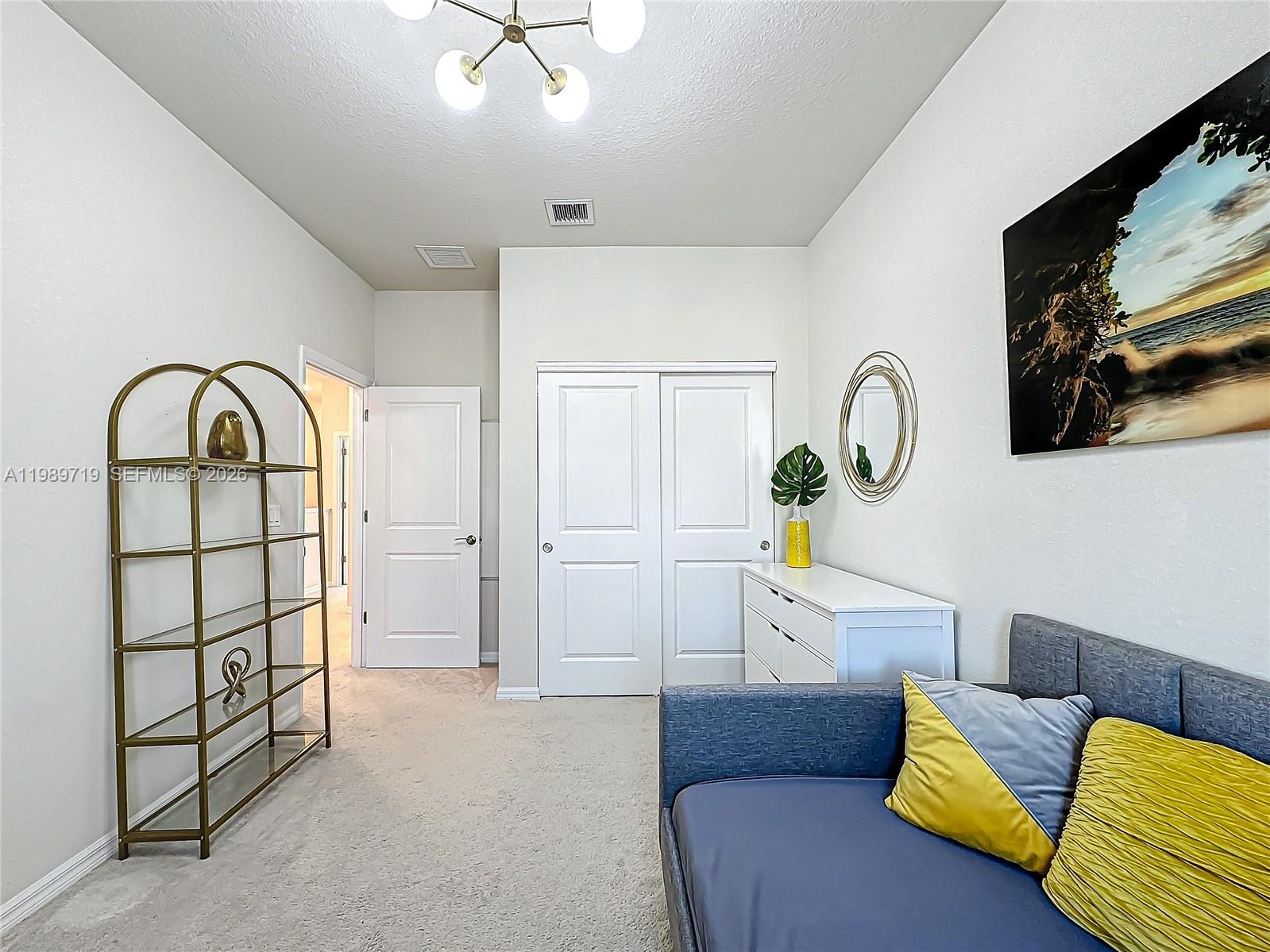 HILLCREST COUNTRY CLUB SO - Residential Lease