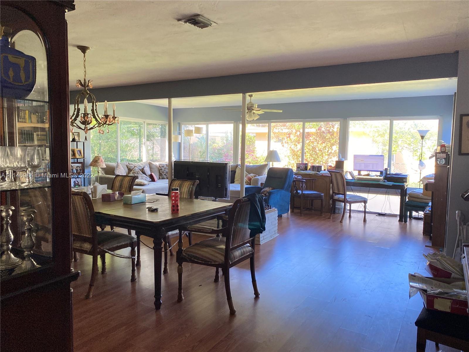 WINDWARD MANOR NO 2 - Residential