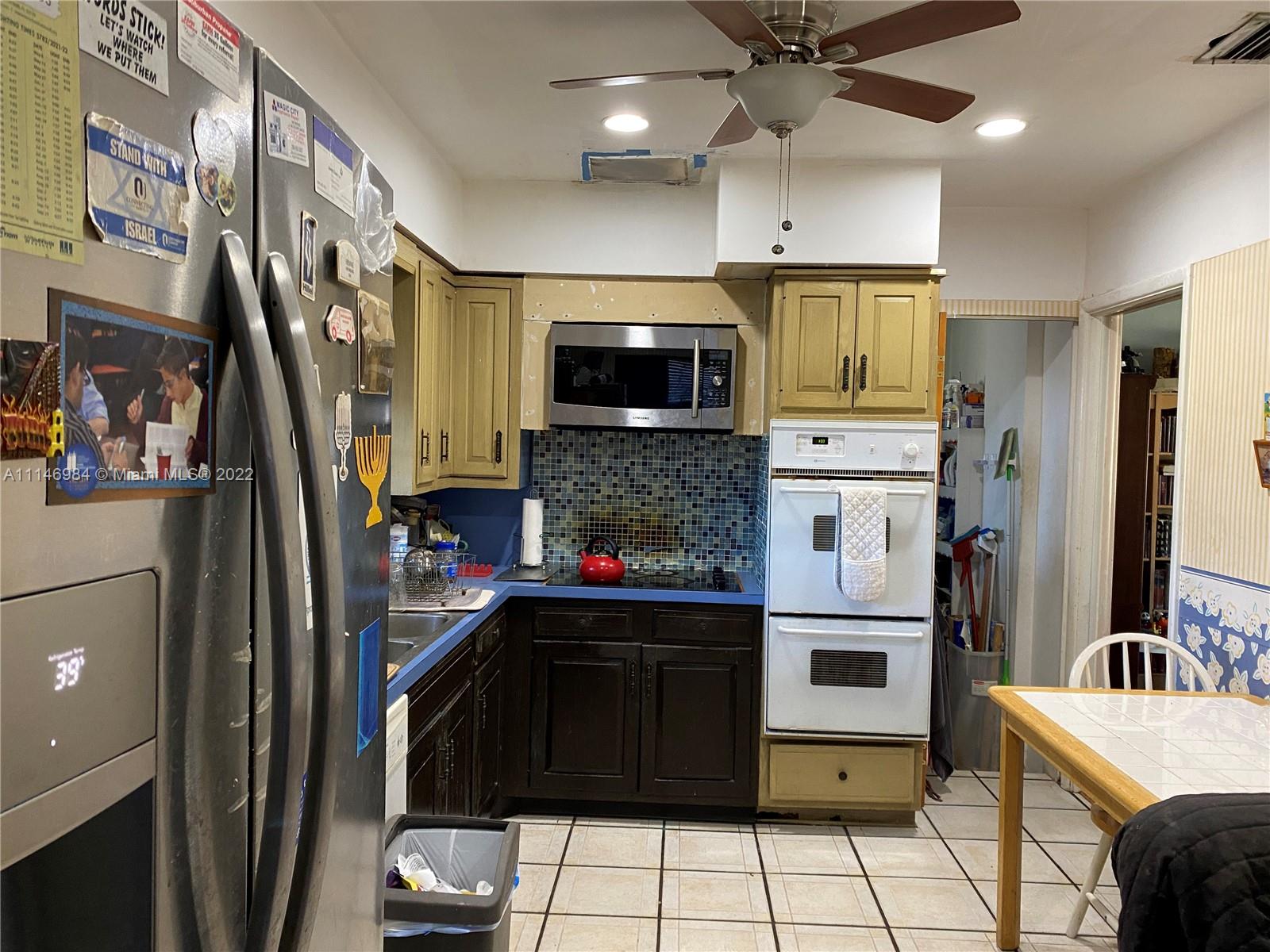 WINDWARD MANOR NO 2 - Residential