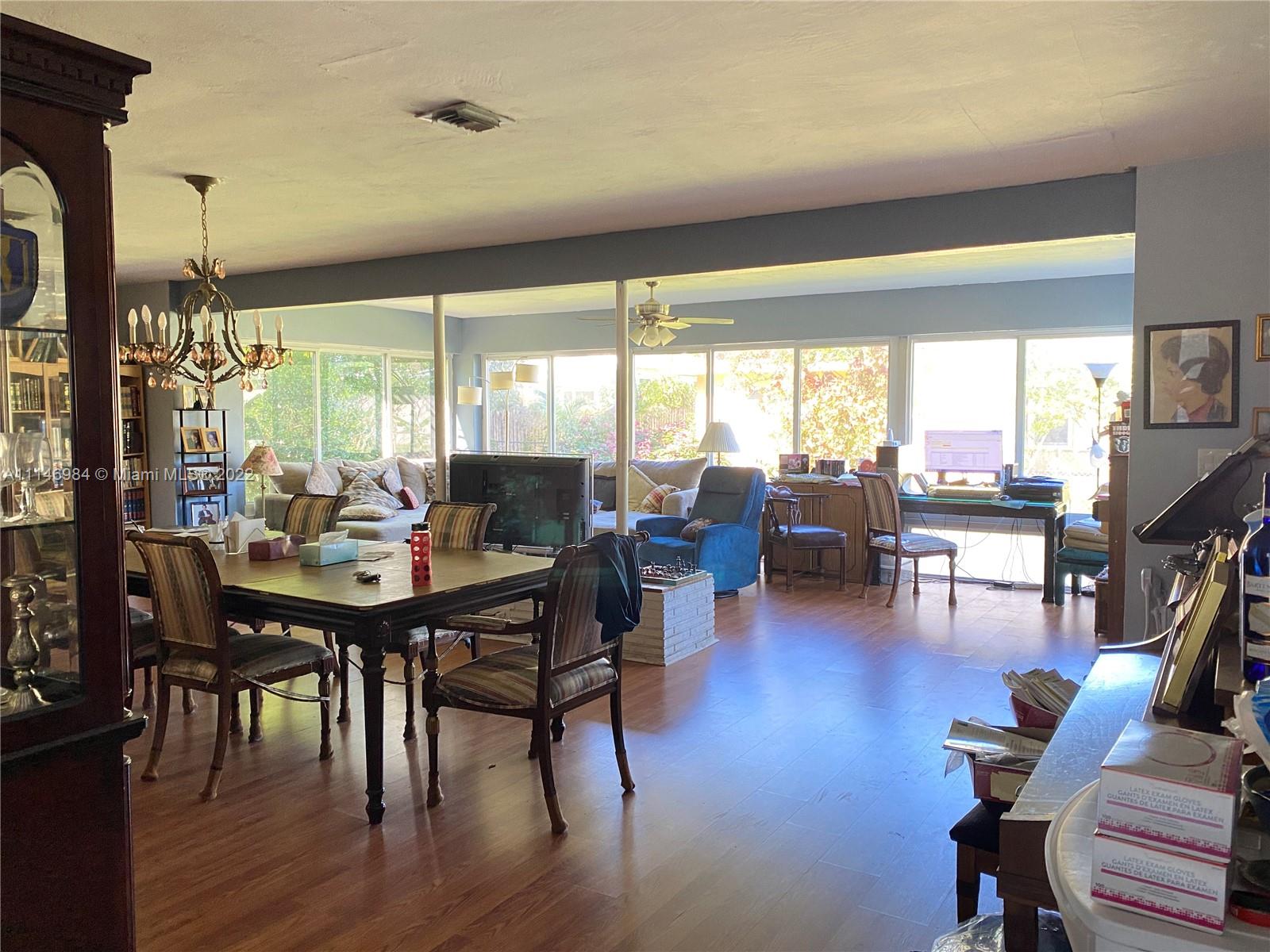 WINDWARD MANOR NO 2 - Residential