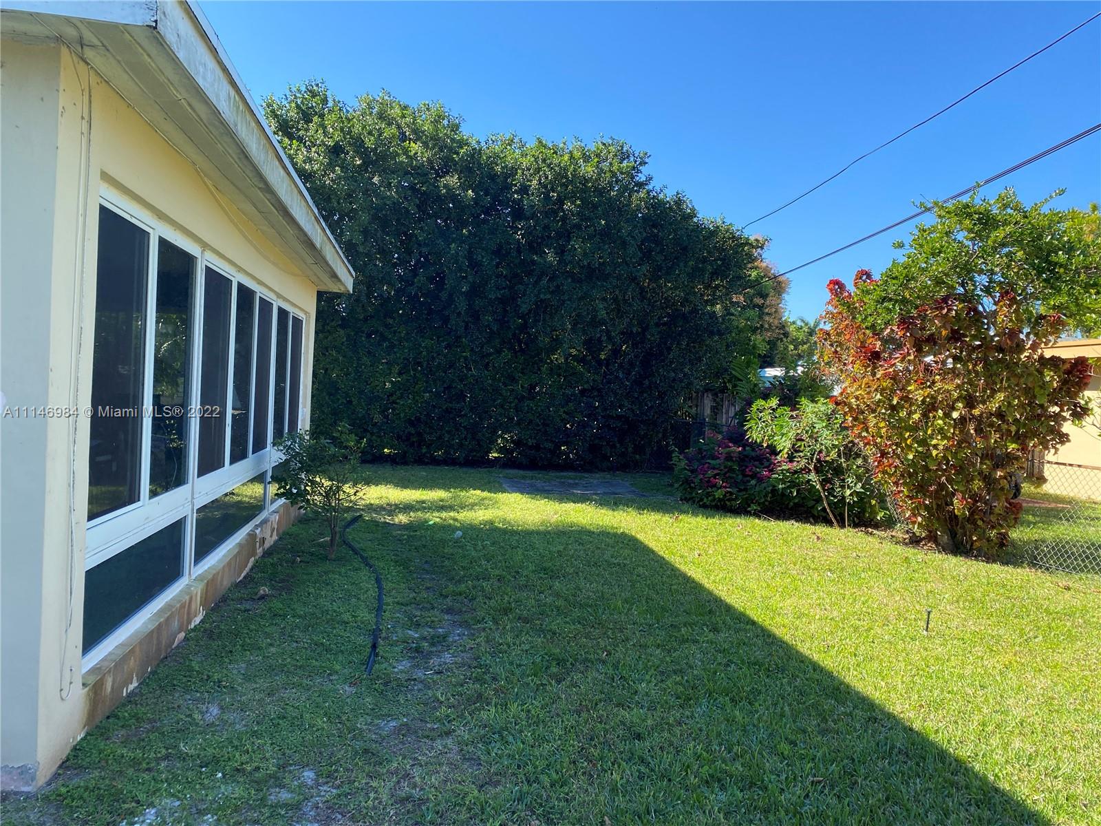 WINDWARD MANOR NO 2 - Residential